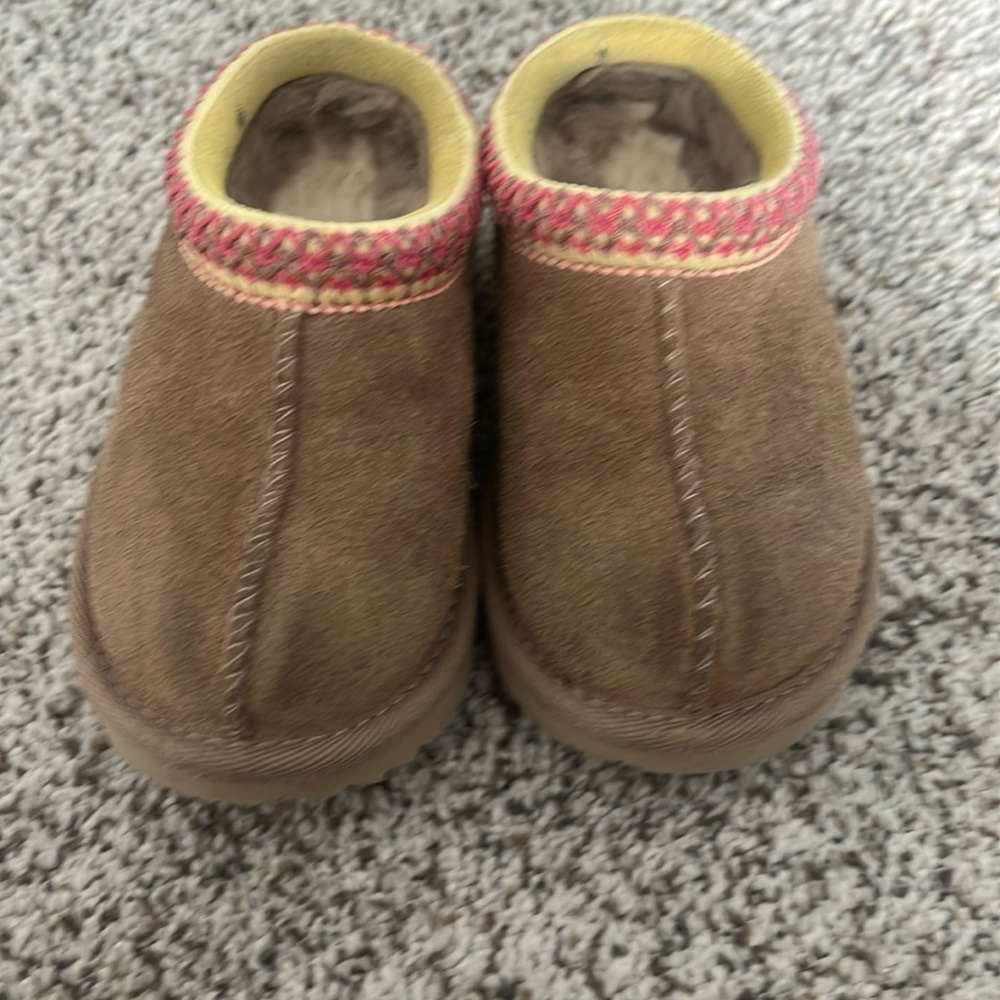 Toddler size 8 Uggs